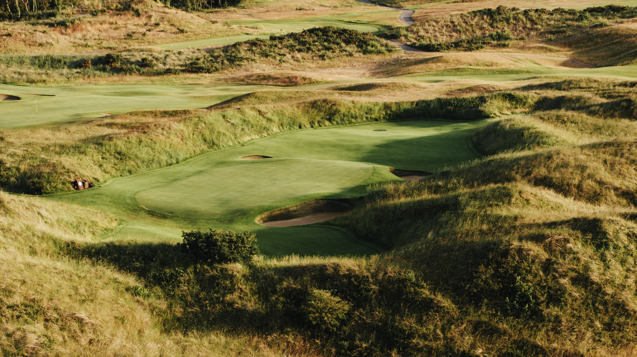 The short game green and its bunkers sunk into the dunes